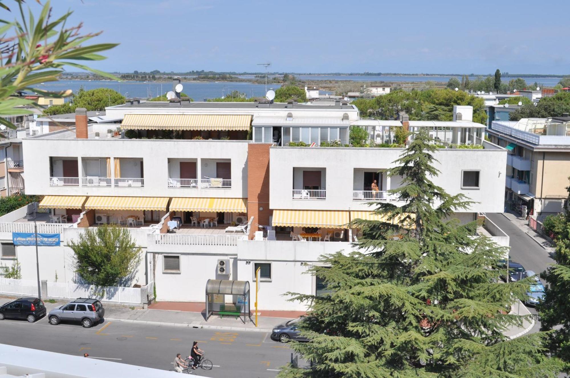 Aparthotel Holiday Appartamenti Grado